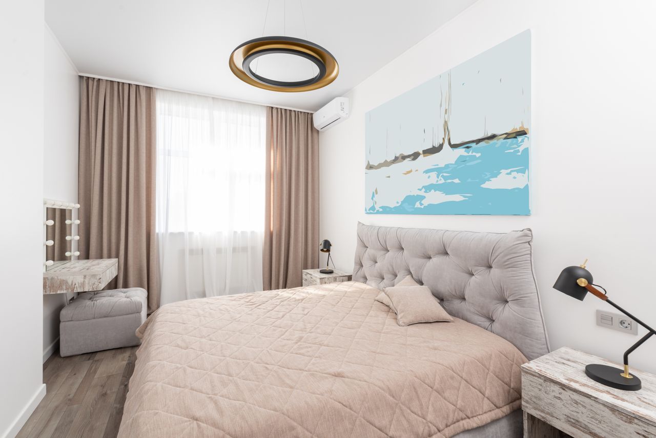 Mastering the First Impression: Your intriguing post title goes here Modern bedroom interior with bed and bedside tables with lamps and pouf next to mirror and window with curtains